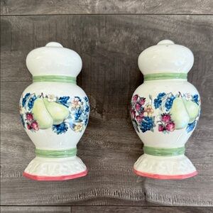 VTG 2002 Avon Sweet Country Harvest Salt & Pepper Shakers